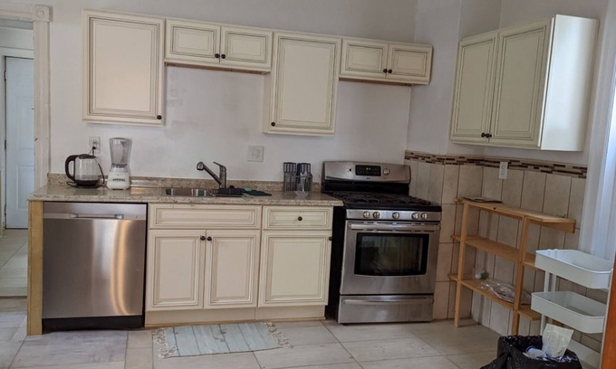 Oak Lane - East Oak Lane House | Beautiful 5 Bedroom, 3 Full Ba, Off St Parking East Oak Lane, Philadelphia, PA