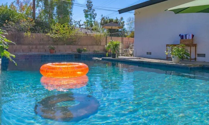 Chatsworth House | Beautiful 5 bedroom, 6 beds, 3.5 bathrooms, 3 car garage RV parking