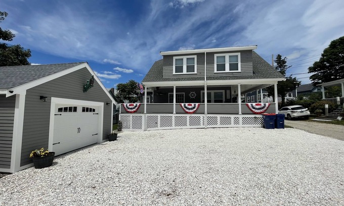 Buzzards Bay Cottage | Beautiful 5 bedroom 2 bath Nostalgic Cape House, 30 seconds to your own beach.