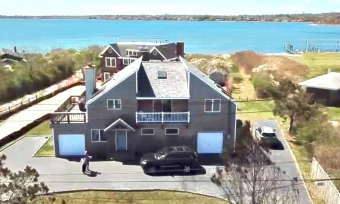 Montauk House | Beautiful 5 BR Montauk House with Private Lake Montauk Beach!