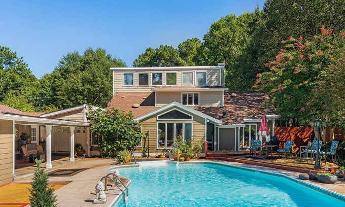 Cartersville House | Beautiful 5bd Home with Pool Near LakePoint Sports