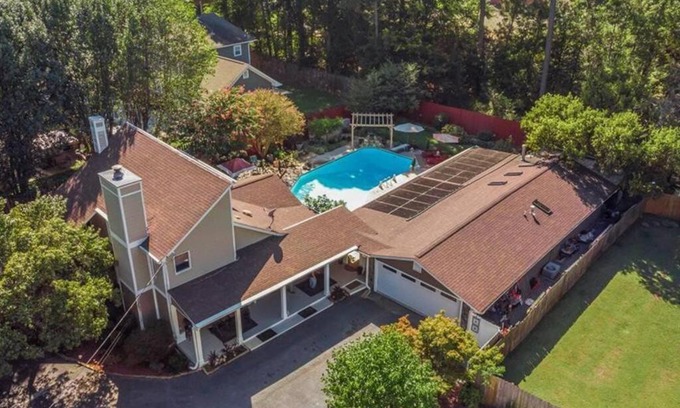 Cartersville Villa | Beautiful 5bd Home with Pool Near LakePoint Sports