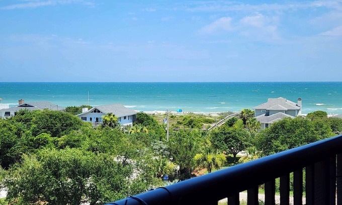North Litchfield Beach Condo | Beautiful 6th floor, cathedral ceiling, ocean view condo