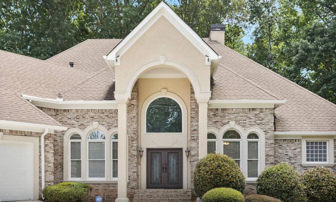 Lithonia House | Beautiful 9 bedroom home 20 mins from Airport and Downtown