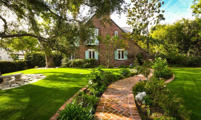 Greater Wilshire - Hancock Park House | Beautiful airy architect-designed room and brand new private luxe bathroom