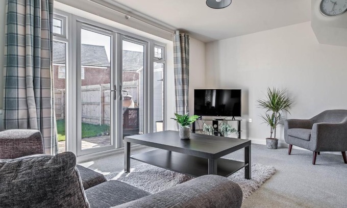 Moulton Apartment | Beautiful and comfortable home away from home with free parking, fast wifi and white crisp hotel standard linen hosted by Our Home Short Stays