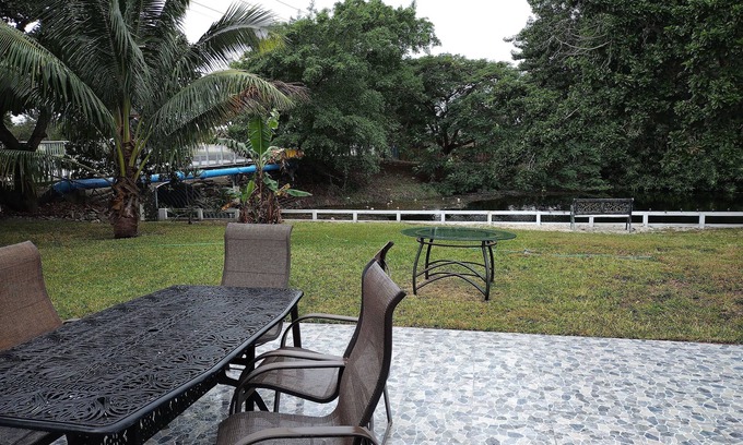 Margate House | Beautiful and comfortable bedroom with private bathroom