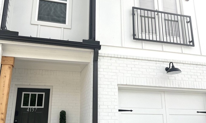 Tucker House | Beautiful and cozy townhouse in Tucker