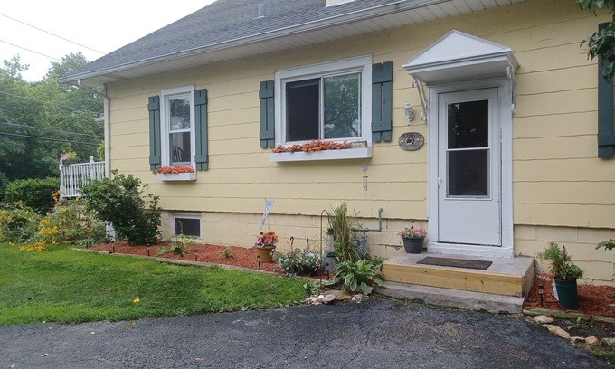 Winthrop Harbor House | Beautiful and Cozy With 5 Bedrooms