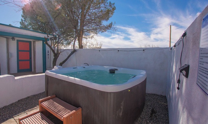 North Valley House | Beautiful and fun 5 bedroom house with a hot tub, arcade games and lots of room.