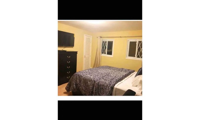 North Valley Stream House | Beautiful and Peaceful Gem! (Entire upstairs)