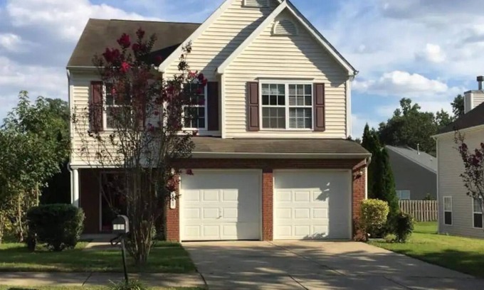 Fuquay-Varina House | Beautiful and Relaxing Home in Fuquay-Varina