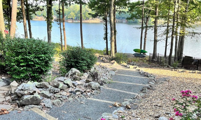 Hot Springs Village House | Beautiful and Spacious Lake Front Home. Golf, Kayaks, Minutes from Hot Springs!