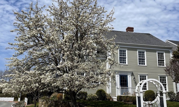 Nantucket House | Beautiful and spacious family friendly home close to town and beaches.