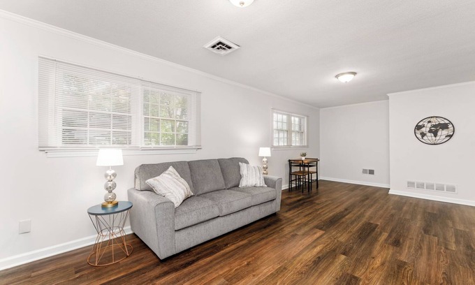 Riverdale House | Beautiful and Spacious 4BR/3BA Home Near Atlanta Airport – Sleeps 8