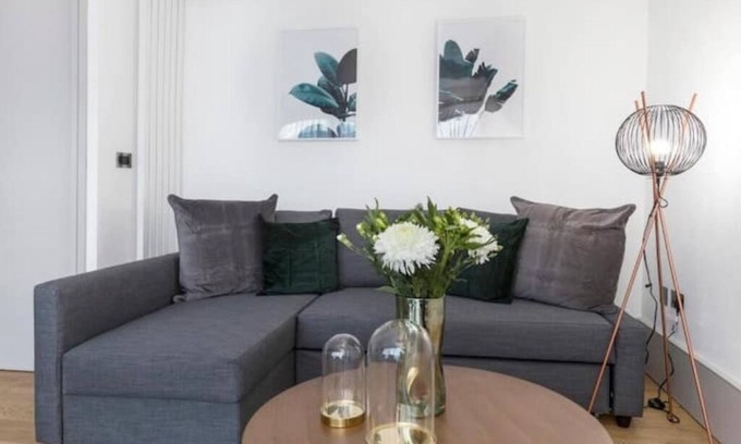 Queen's Gate Apartment | Beautiful and Stylish Apartment