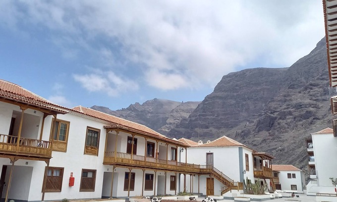 Los Gigantes Apartment | Beautiful apartment top location "Tiempo Feliz" just steps to the harbor and beach
