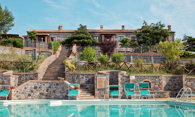 San Lorenzo Nuovo Apartment | Beautiful apartment for 4 people with WIFI, A/C, pool, TV, patio and parking