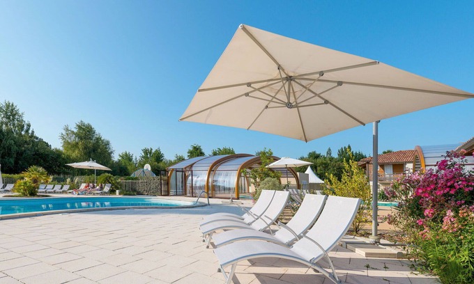 Parentis-en-Born Apartment | Beautiful apartment for 4 people with WIFI, pool, TV, terrace and pets allowed