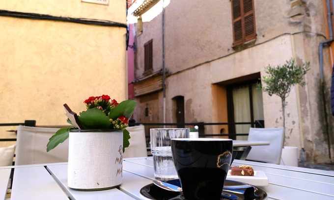 La Rouviere Apartment | Beautiful apartment for 6 guests with WIFI, pool, A/C, TV, patio, pets allowed and parking