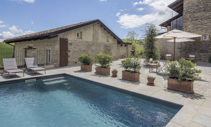 Monforte d'Alba Apartment | Beautiful apartment for 4 people with WIFI, pool, close to Alba