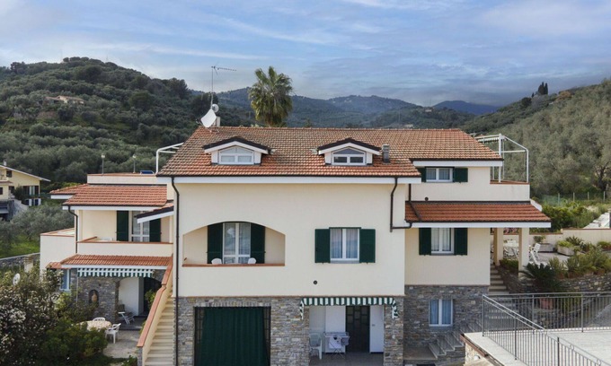 Diano Castello Apartment | Beautiful apartment for 6 guests with WIFI, pool, TV, terrace and pets allowed