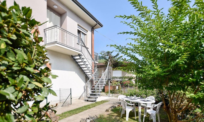 Piano di Mommio Apartment | Beautiful apartment in Piano di Mommio