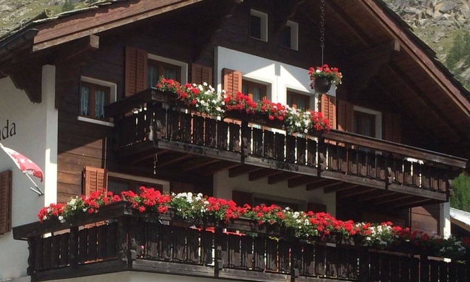 Saas Almagell Apartment | Beautiful apartment for 8 guests with WIFI, TV and balcony
