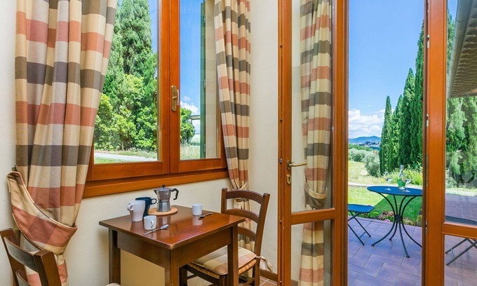 Cerreto Guidi Apartment | Beautiful apartment for 4 guests with pool, WIFI, A/C, TV and pets allowed