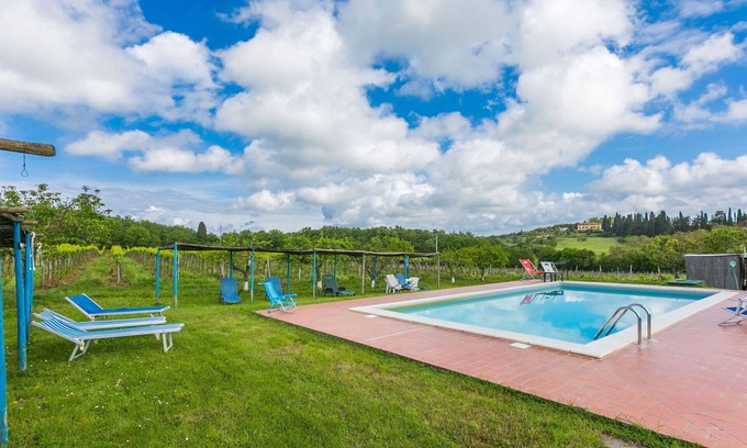 Monteriggioni Villa | Beautiful apartment in villa for 5 guests with WIFI, pool, TV, patio, pets allowed and parking