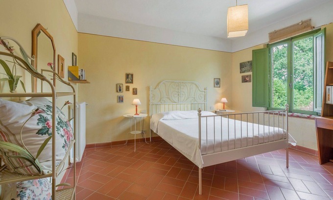 Monteriggioni Apartment | Beautiful apartment with WIFI, TV, pets allowed, panoramic view and parking, close to San Gimign.