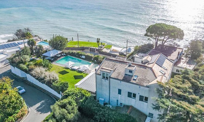 Albisola Superiore Apartment | Beautiful apartment for 6 people with WIFI, pool, TV, patio and pets allowed