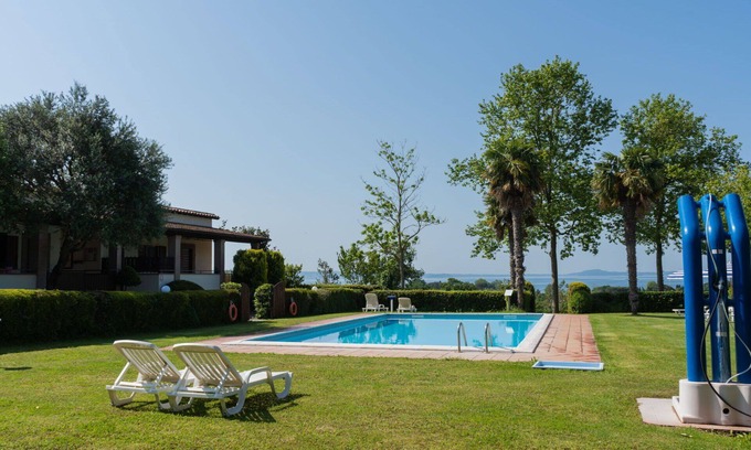 Bolsena Villa | Beautiful apartment in villa for 5 people with WIFI, pool, TV, terrace and pets allowed