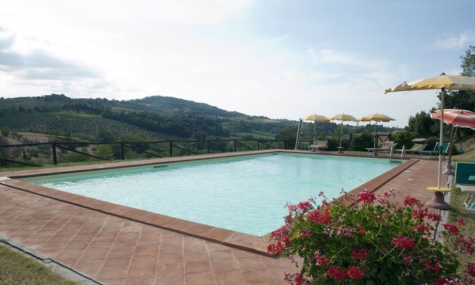 San Gimignano Apartment | Beautiful apartment for 5 people with A/C, pool, WIFI, pets allowed, panoramic view and parking