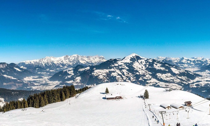 Oberau Apartment | Beautiful apartment for 4 guests with WIFI, TV, balcony, panoramic view and parking