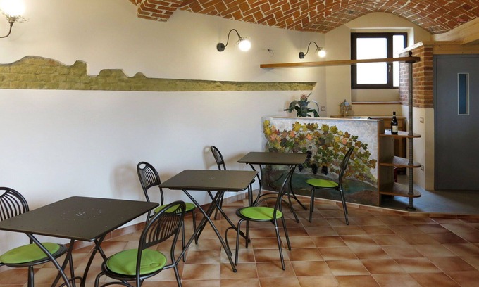 Cossombrato Apartment | Beautiful apartment for 9 guests with WIFI, A/C, pool, TV, patio, pets allowed and parking