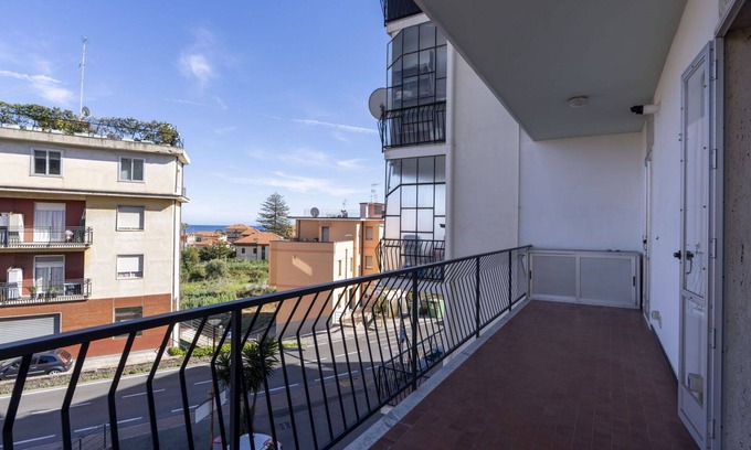 Riva Ligure Apartment | Beautiful apartment for 6 people with A/C, WIFI, TV, balcony and pets allowed