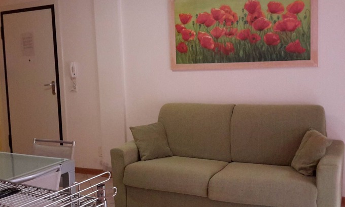 San Vincenzo Apartment | Beautiful apartment with garden and galleries by the sea