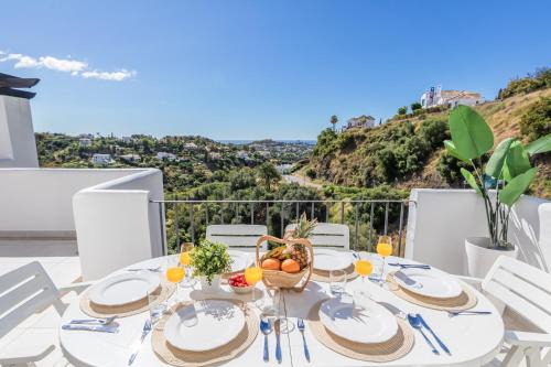 Benahavis Apartment | Beautiful Apartment Amazing Views and Pool