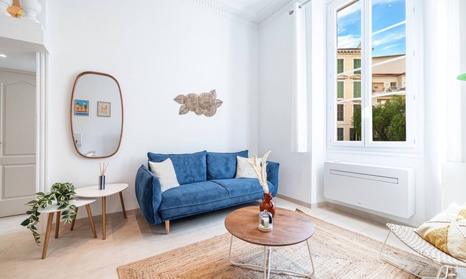 Carre d'Or Apartment | Beautiful apartment - Carré d'Or - A/C