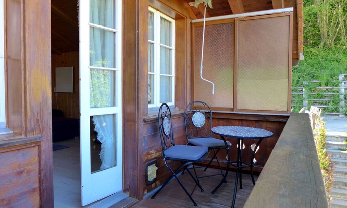 Hünibach Apartment | Beautiful apartment for 4 guests with WIFI, TV, balcony and parking