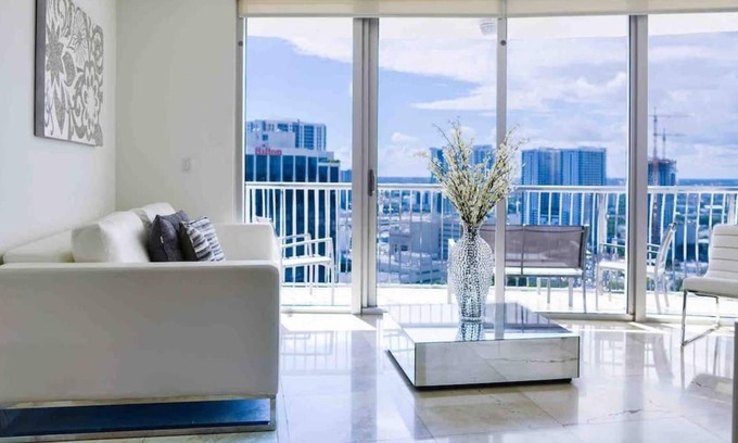 Edgewater Apartment | BEAUTIFUL APARTMENT CONVENIENTLY LOCATED IN EDGEWATER, 2 MINUTES TO DOWNTOWN