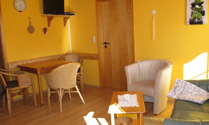 Wittmund Villa | Beautiful apartment in villa for 3 guests with WIFI, TV, terrace, pets allowed and parking