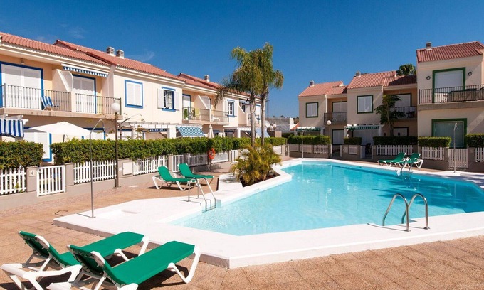 Pasito Blanco Apartment | Beautiful apartment for 4 people with A/C, WIFI, pool, TV, patio and parking