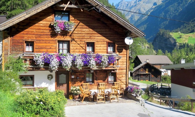 Soelden Apartment | Beautiful apartment for 6 guests with WIFI, TV, balcony, pets allowed and parking