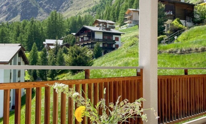 Saas-Fee Apartment | Beautiful apartment for 7 guests with WIFI, TV and balcony