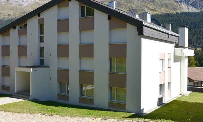 Valbella Apartment | Beautiful apartment for 5 guests with WIFI, TV and balcony