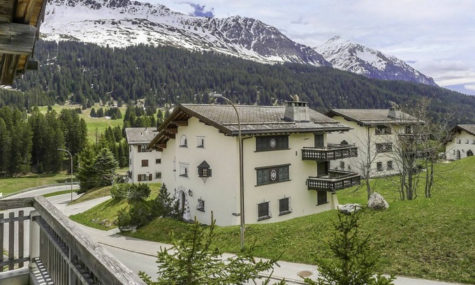 Valbella Apartment | Beautiful apartment for 4 people with WIFI, TV, balcony, pets allowed, panoramic view and parking
