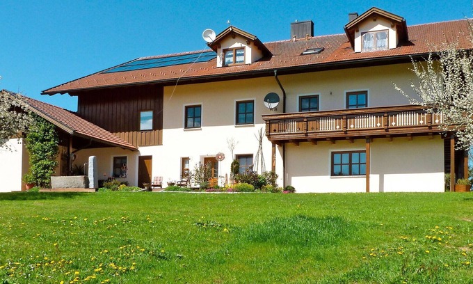 March Apartment | Beautiful apartment for 5 guests with WIFI, TV, patio and parking