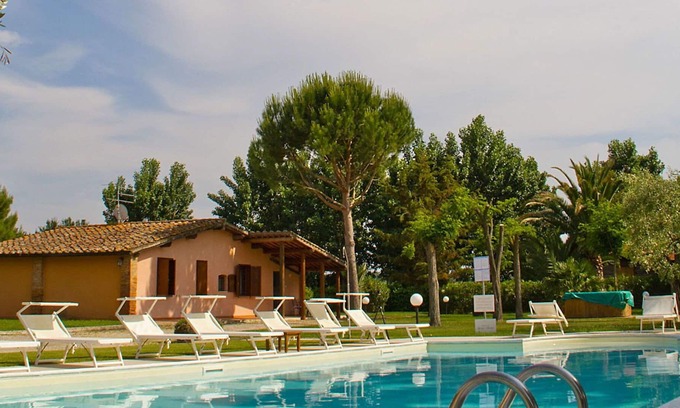 Grosseto Apartment | Beautiful apartment for 4 guests with WIFI, pool, A/C, TV, patio, pets allowed and parking